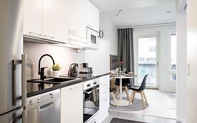 Apartment Near The Train Station, Free Parking &Netflix